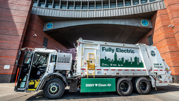 Första Mack LR Electric-lastbilen överlämnad till New York City